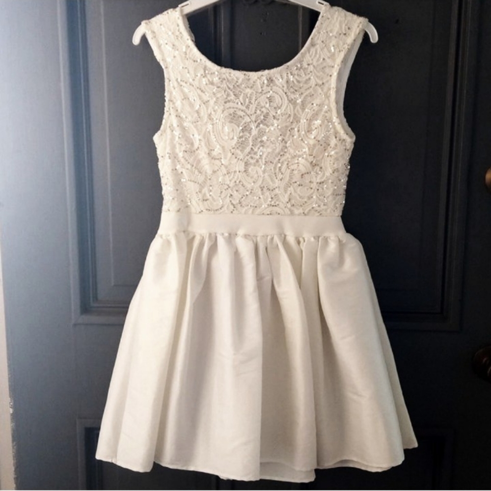 HOST PICK 🤍 #77 White Sequin Fit & Flare Short Princess Dress - Picture 4 of 4